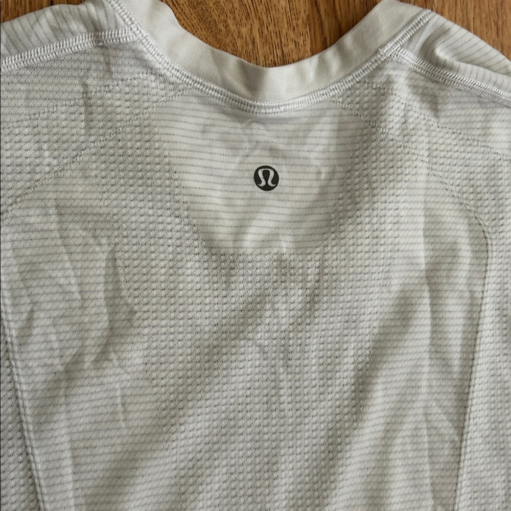 Lululemon Men's White T-Shirt Sz L - Picture 6 of 7